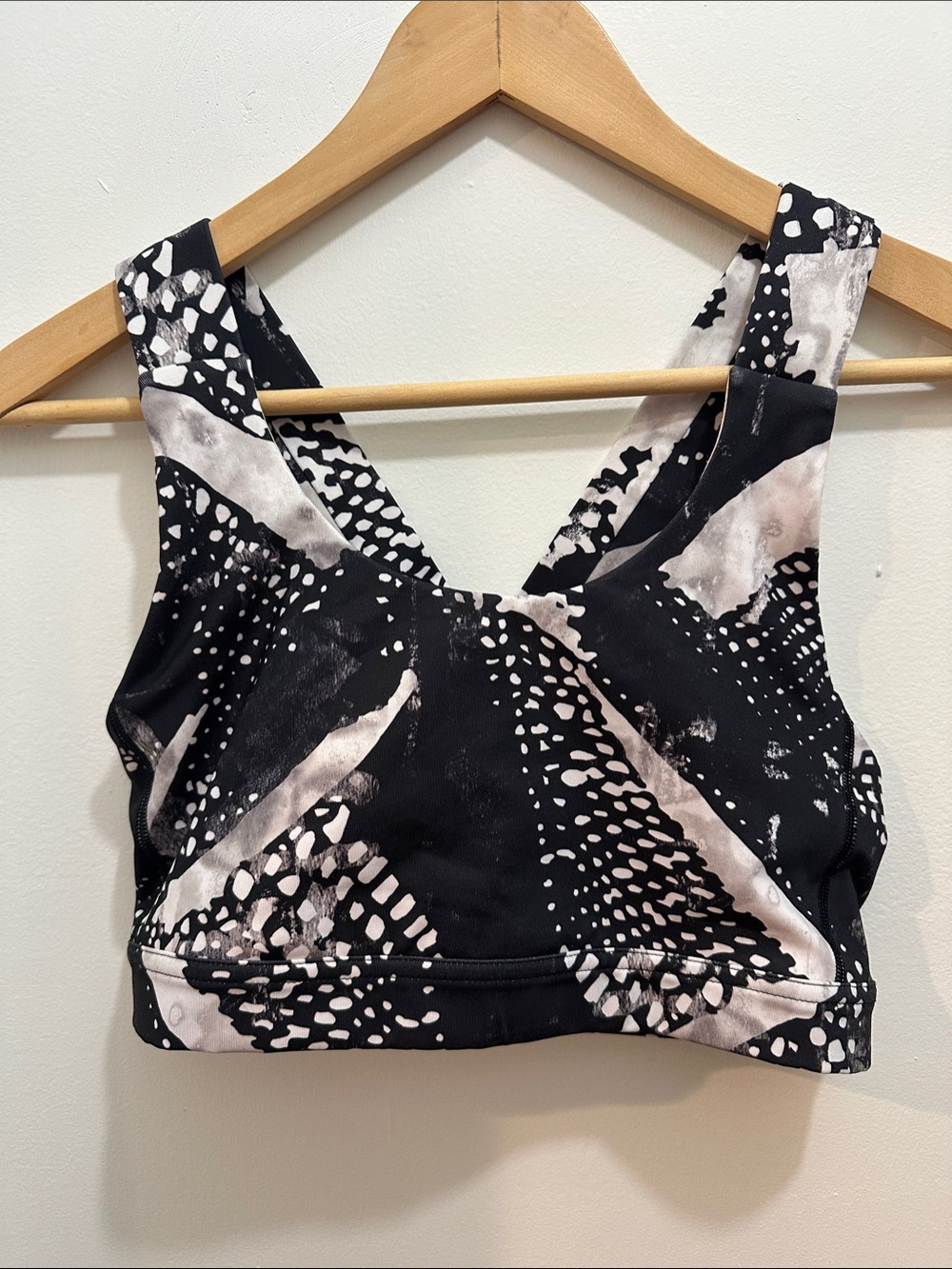 lululemon athletica Black and Cream Printed Crossback Sports Bra